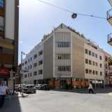 ...in via Giulio Petroni